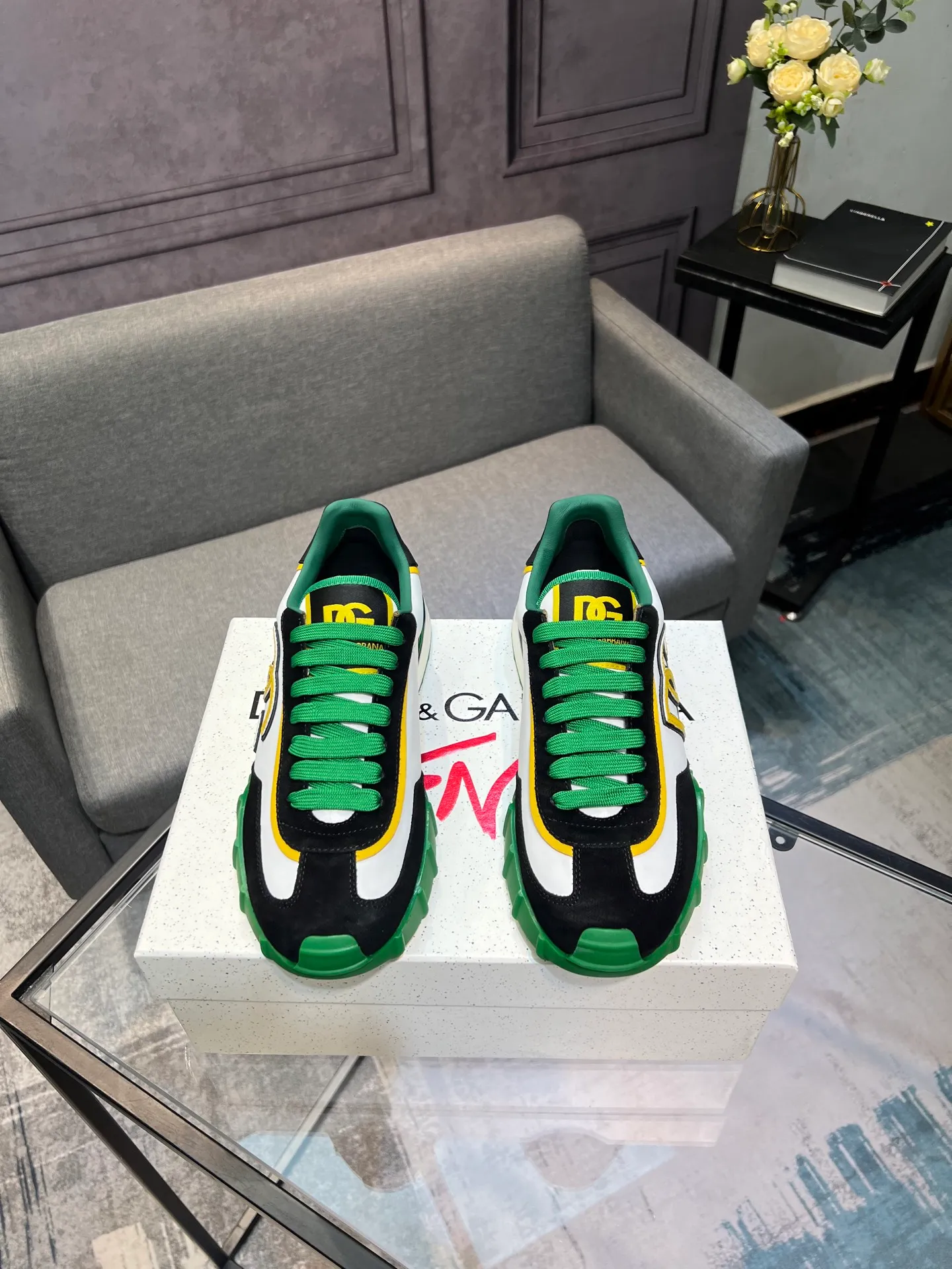Men's shoes 💰560 Dolce&Gabbana D&G's latest casual sports shoes. Original purchase, development and production. DG's latest explosion. The tongue has the brand's iconic details. It is fashionable and versatile and can add luster to various looks. Create an exquisite design with unique dynamic vitality and modern atmosphere, showing modern and elegant style. Exquisite packaging at the delivery counter🛍📦 ▪️Fabric: Original customized cowhide, lining: Original customized breathable lining, Size: Men's 38-44 (45 46 customized)